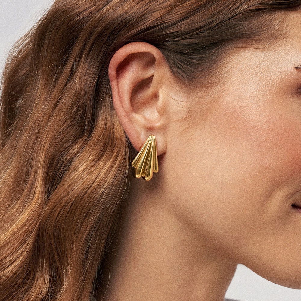 NWT Elegant Gold Fan-Shaped Earrings